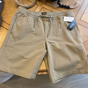 Men’s Buffalo David Bitton elastic band shorts size Medium NWT